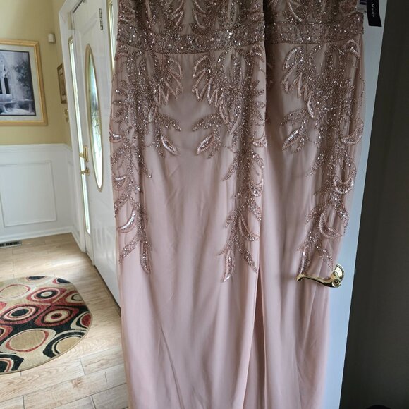 Adrianna Papell - Picture 7 of 10